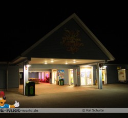 Eingangsgebäude Holiday Camp