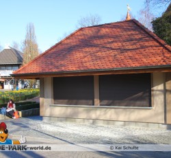 Neues Gebäude am Eingang