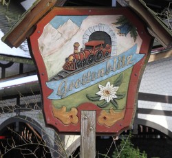 Schild: Grottenblitz