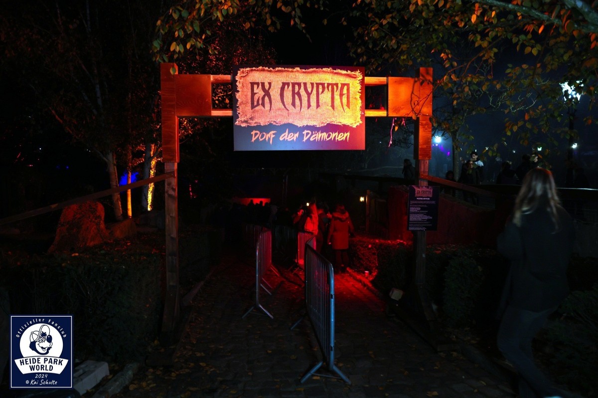 Ex Crypta – Dorf der Dämonen (2024) (Maze)