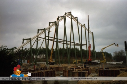 Teil 3: Hängende Schienen werden montiert