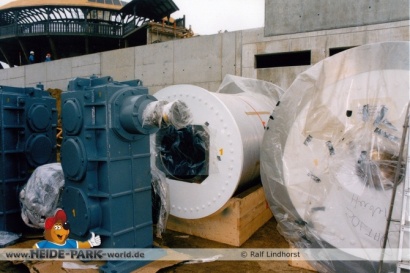 Motoren und Seilwinden auf Baustelle angekommen
