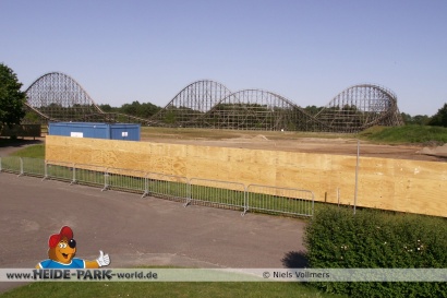 Bretterwand fertiggestellt